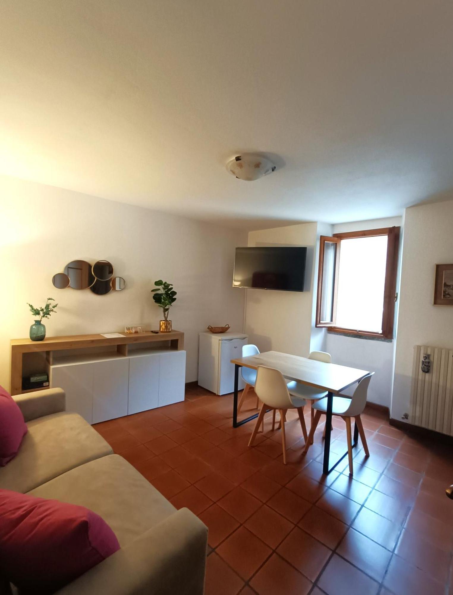 Riva Bianca Castle Holiday Home Lierna Extérieur photo