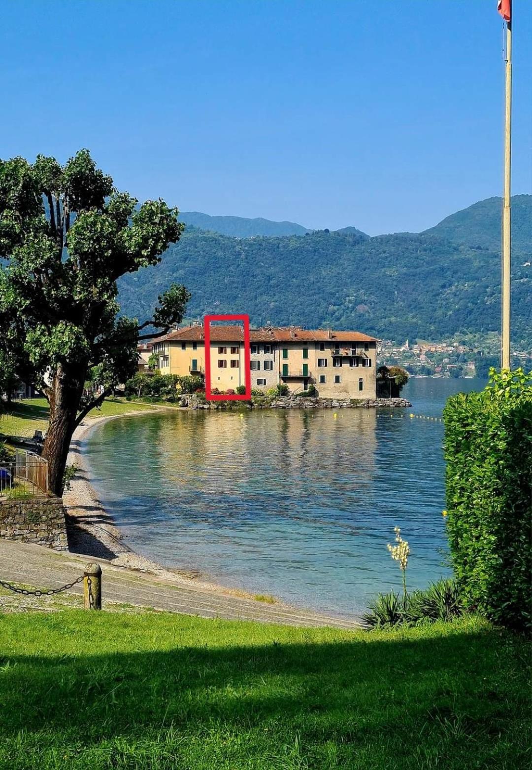 Riva Bianca Castle Holiday Home Lierna Extérieur photo