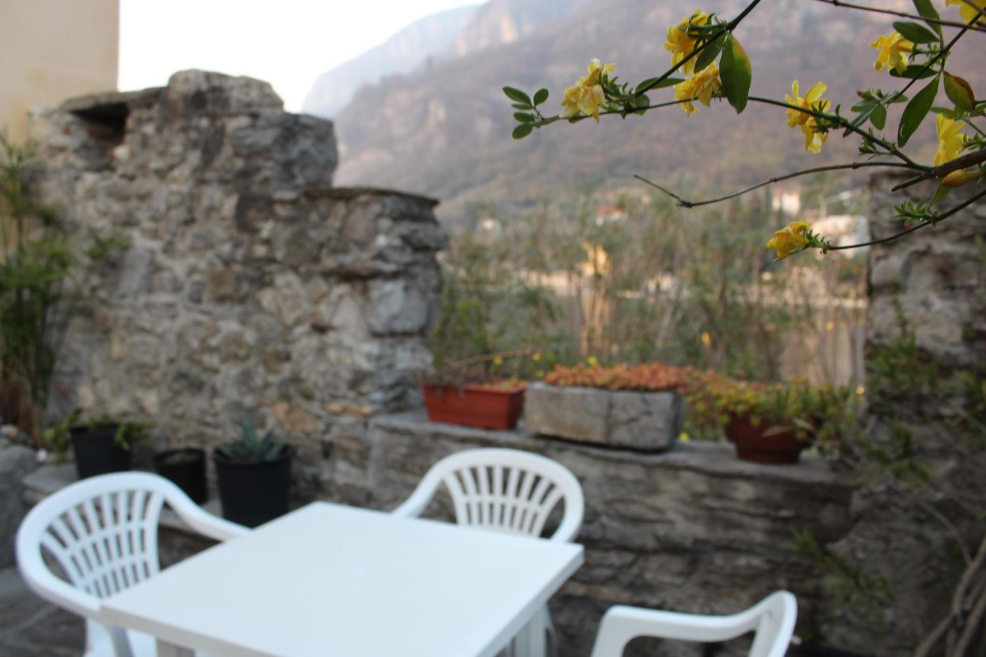 Riva Bianca Castle Holiday Home Lierna Extérieur photo