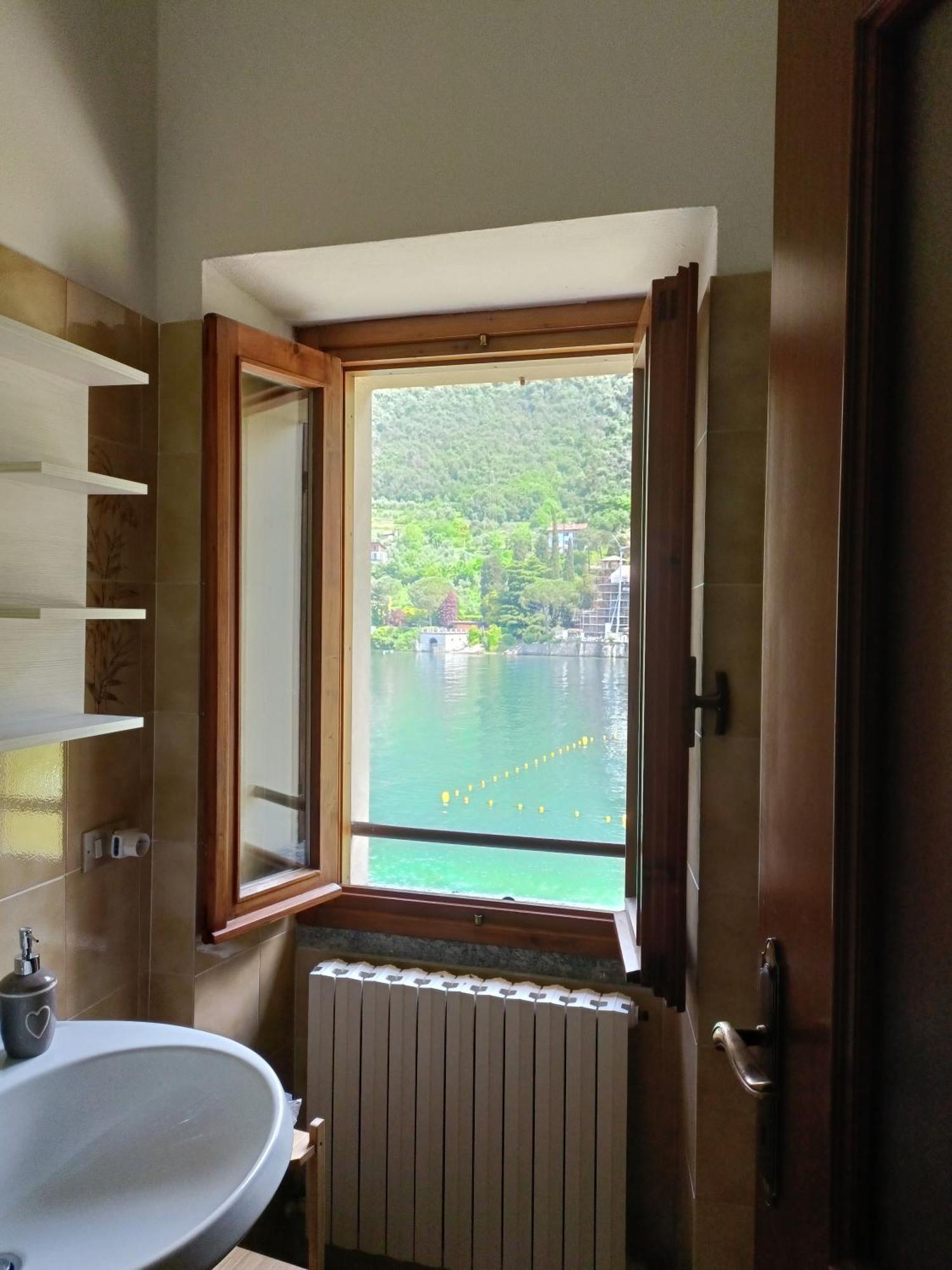 Riva Bianca Castle Holiday Home Lierna Extérieur photo